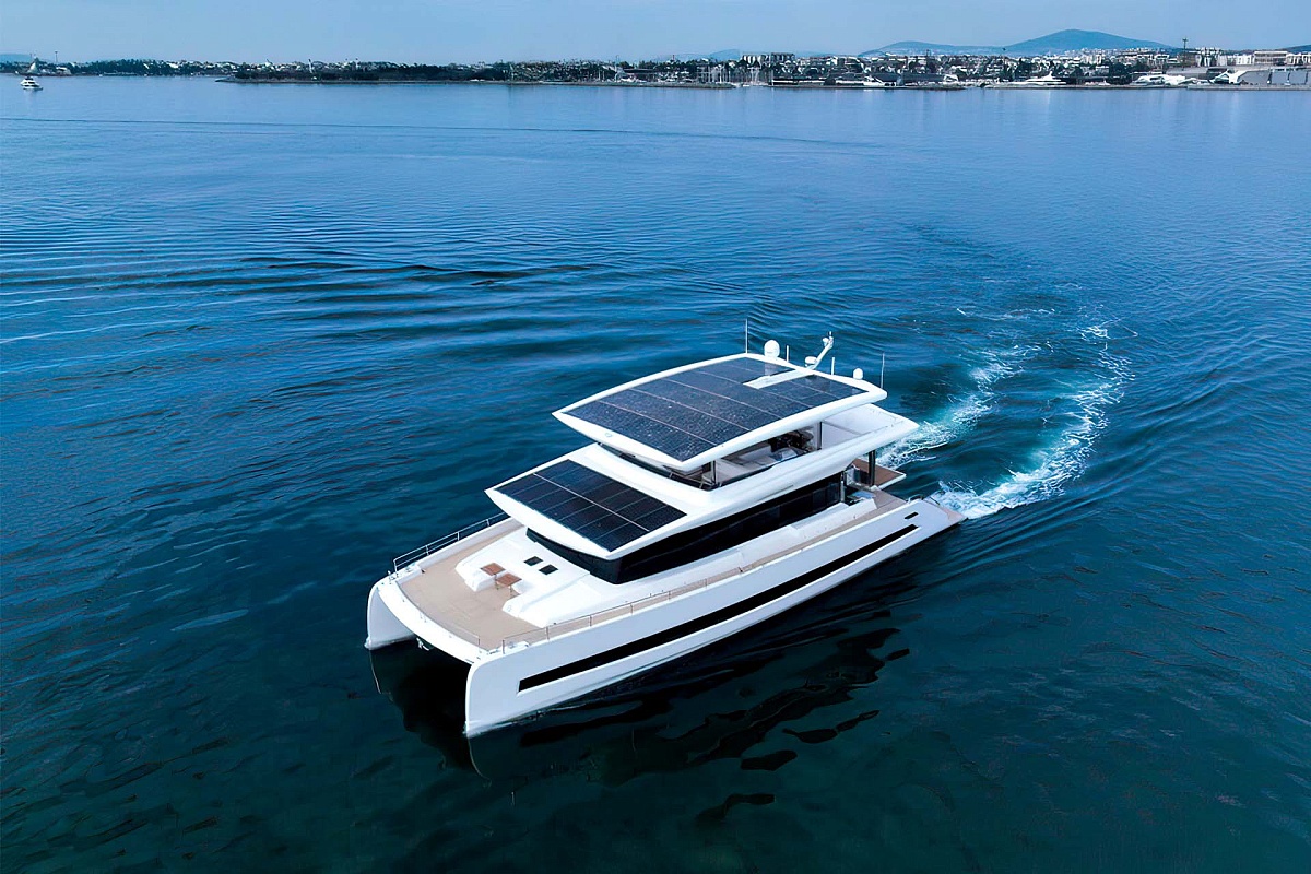 Аренда катамарана на солнечных батареях Vision F Yacht ATRAVERSIA во Франции